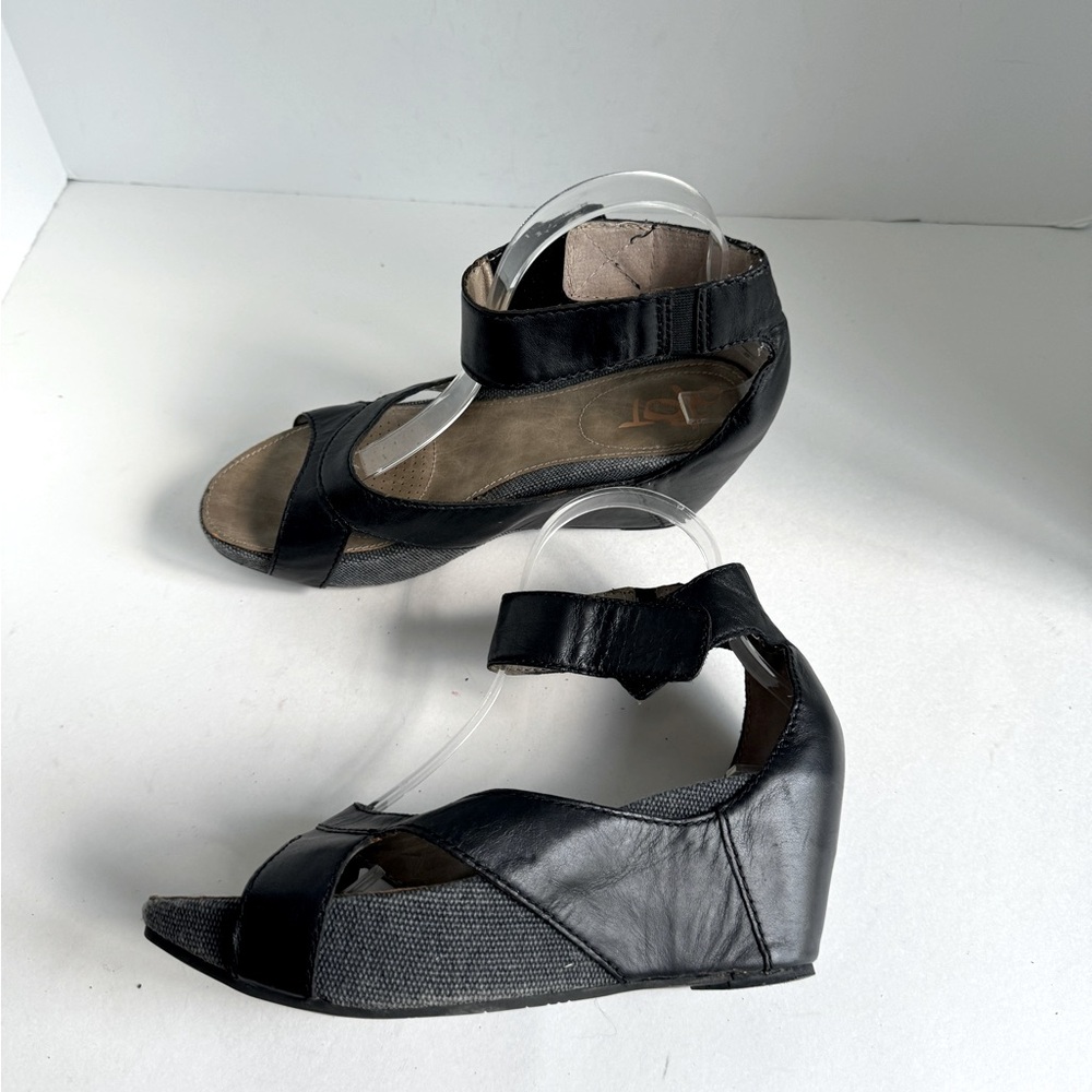 OTBT Hobart Wedge Sandals size 7.5 Black Leather Size 7.5 - Picture 5 of 13